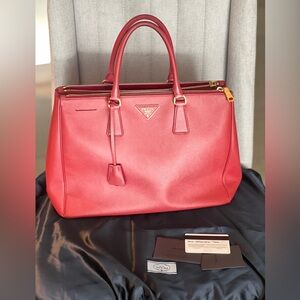 Prada Galleria Large Saffiano Bag, Cipria